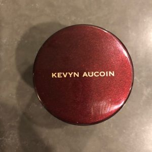 Kevyn Aucoin The Sensual Skin Enhancer in SX05